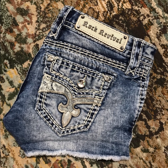 ❌SOLD❌Rock Revival Octavia Shorts size 26.. - Picture 7 of 8
